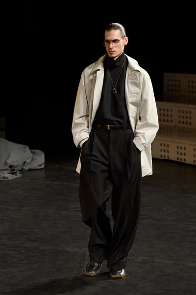 Look 1